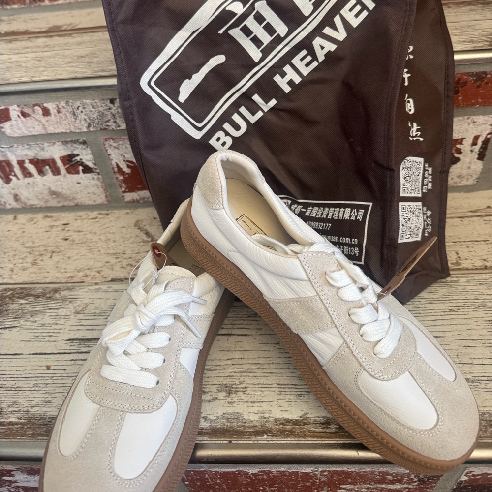 2 tone leather Sneakers- super cute comfy and chic😎zoom in for all the details! - Picture 11 of 11